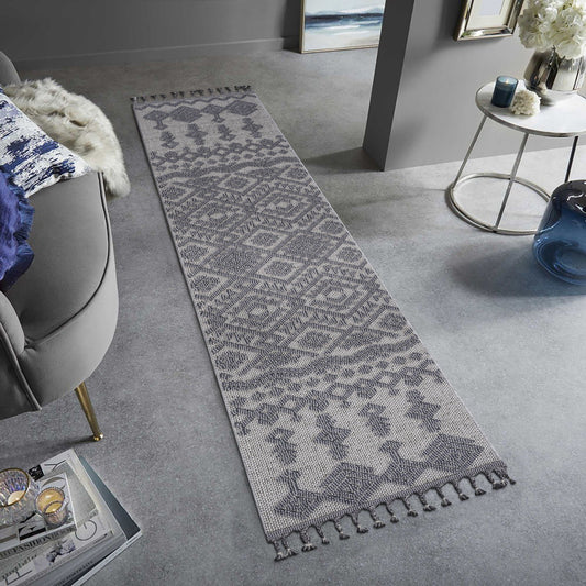 Trendy Traditional Indoor / Outdoor Rug