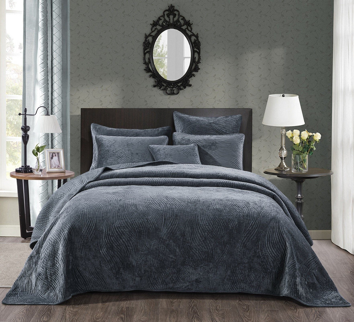 Navy Blue Waves Velvet Quilt Set