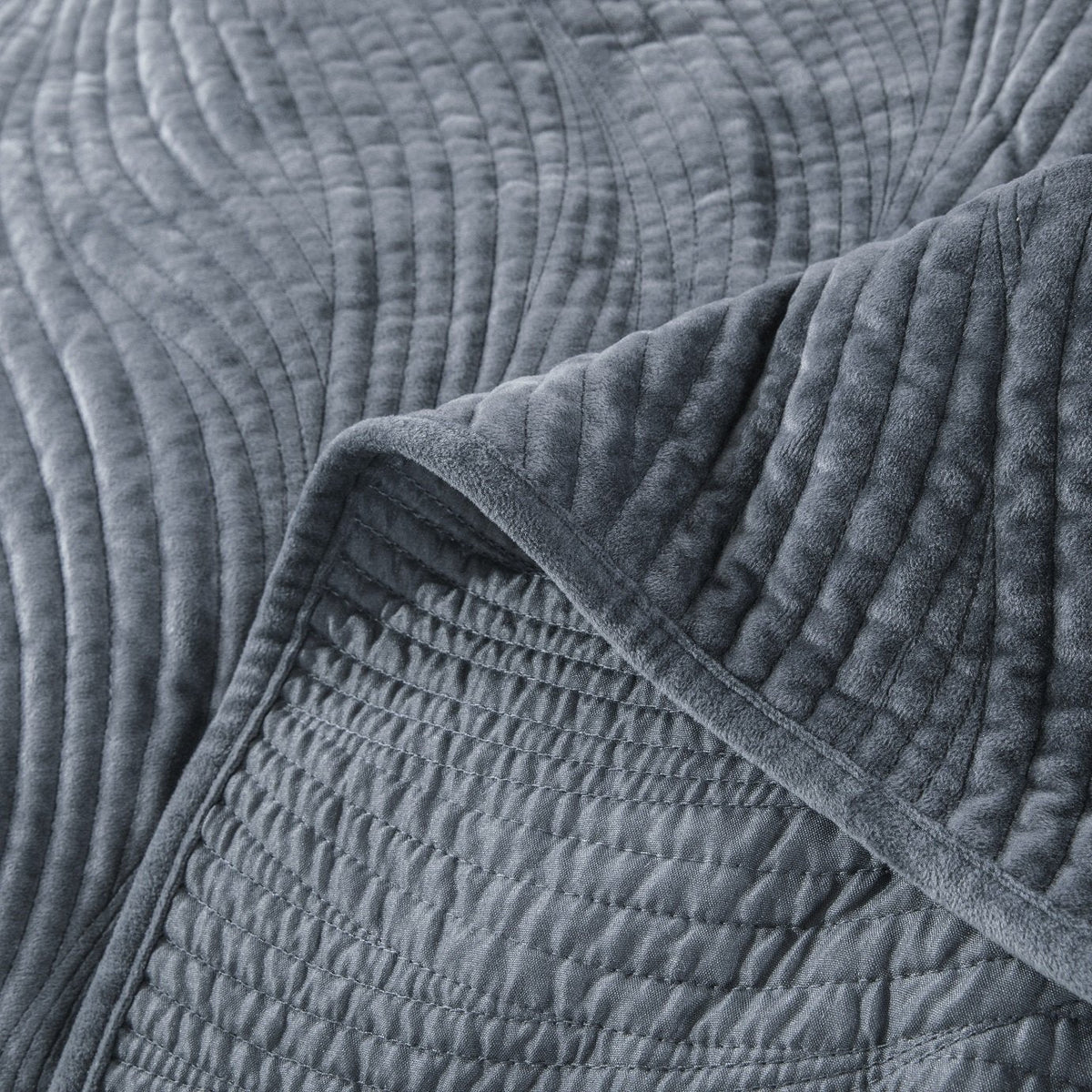 Navy Blue Waves Velvet Quilt Set